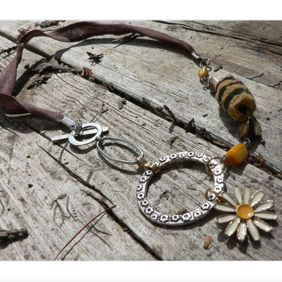 3x35$ 🐿 🍁 CREATION - Daisy short necklace ruban beads pompom - Yellow brown - Picture 1 of 5